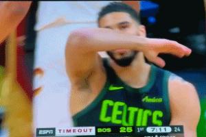 可惜输了！凯尔特人25-3骑士时 塔图姆大喊：给我TM滚出去😤