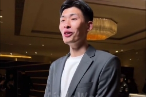 邹阳：朱俊龙今天穿得比较红火 今天我这套穿搭打90分
