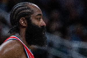 挑大梁！哈登半场9中4拿到13分4板5助 罚球4中4