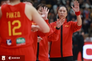 郑薇总结中国女篮精神：团结协作 无私奉献 顽强拼搏 永不放弃