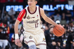 三分没开！孙铭徽出战22分钟 13中8&三分5中0得到16分4板4助4断