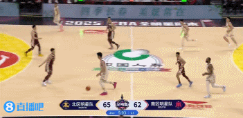 空中漫步！李弘权突到篮下 滑翔起飞折叠双手背扣
