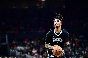 出彩新秀！卡斯尔16中8&6罚全中拿24分3板7助 正负值+13