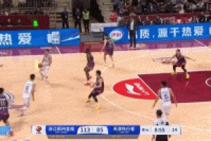 叫这个名字都猛？大卫-詹姆斯滑翔劈扣后一条龙反击打进加罚