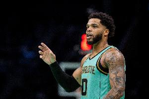拼尽全力！迈尔斯-布里奇斯失绝杀 32中15空砍生涯新高46分加8板