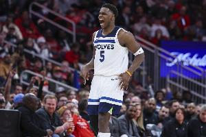 善于撕咬🐺森林狼紧咬第6的勇士 狼勇船排位极其焦灼！