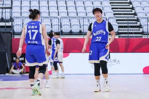 国际篮联三人篮球冠军杯：中国女队首日一胜一负