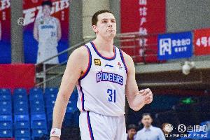 难阻失利！大卫-詹姆斯15中9拿到28分8板 三分10中7