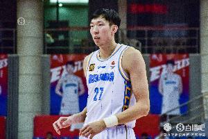 挺稳！周琦半场6中4贡献9分7板1帽 正负值+8