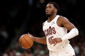 关键时刻连续投篮不中！多诺万-米切尔28中9拿到23分 三分14中3