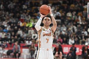 无奈输球！原帅15投7中&三分11中4 得到18分4板5助0失误