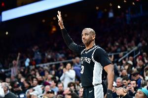 雷迪克：保罗功成名就可以做任何他想做的事 而他仍想打比赛🏀