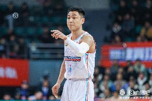 攻防俱佳！高诗岩10中7拿到19分6助5断 正负值+18
