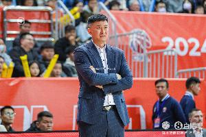 关辛：广东中场这十五分钟要解决的 是怎么应付上海的小阵容