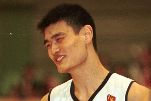 23年前的今天：姚明总决赛砍20+20 CBA生涯季后赛12次&历史第一