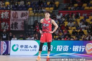 媒体人：李祥波、高诗岩都是防守尖兵 他们作风强硬、愿效死力
