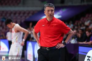 媒体人：中距离给澳大利亚打 中国男篮好好守篮下&防三分就对了