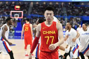 媒体人:胡明轩错失绝杀全队安慰 张镇麟则被队友录节目公开提意见