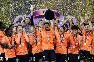 足球报：女足亚冠抽签今天下午举行，卫冕冠军武汉女足分在第一档