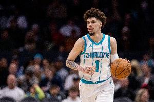 Lowe：你很难找到许多像三球这样的球员 他的进攻能力非常出色