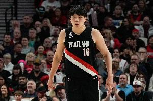 万事开头难！杨瀚森有短板但不应下定论 培养巨人是漫长科学过程