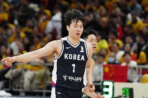 怎么能这么准😭？李贤重命中9记3分狂轰33+10 送中国男篮开门黑