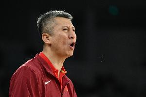 媒体人：中国男篮外线的投射能力达不到世界级 内线打法过于单一