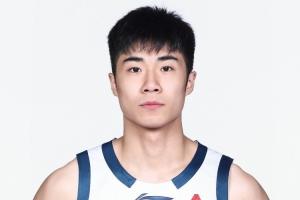 不够！榜眼杜智博25分钟7中4拿到9分 三分2中1