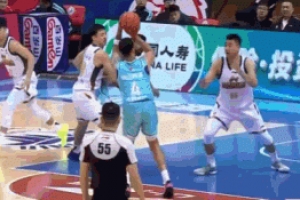 翻江倒海！米奇两人夹击中单臂补扣&再迎着两人打成2+1