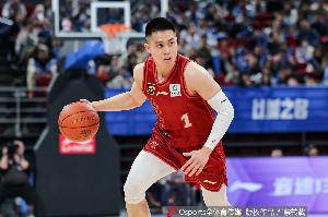 陈盈骏：赵睿是很优秀的球员 还需要时间去搭配 相信我们会更好