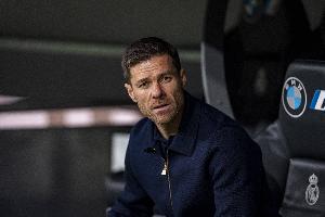 记者：阿隆索要求剪辑进球、失球和中场跑位视频，分析球队表现