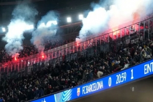 欧足联处罚法兰克福：罚3.8万欧禁售两场客场门票 与巴萨协商赔偿