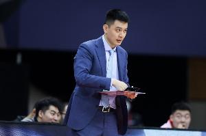 杨鸣深夜发视频：遭欺压时别害怕扩大事态 沉默只能换来得寸进尺