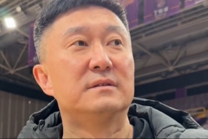伤病潮人员轮转怎么办？杜锋：很难解决吧 我和老朱也不能上去打