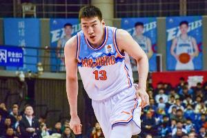 效率可以！李炎哲16分钟6中4拿到9分3帽 拼到5犯离场