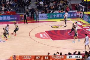 媒体人：约克绝杀类似科比当年绝杀国王 边线接球都有踮脚尖动作