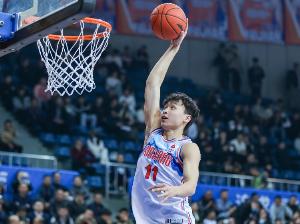 媒体人：新疆客场开局输21分没崩盘 缺齐麟对进攻体系有本质影响