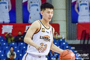 效率可以！王岚嵚半场6中4拿到全队最高10分外加2板1助 三分1中1