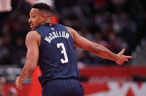 特雷·杨改穿3号！奇才前两任3号分别是CJ·麦科勒姆和比尔！