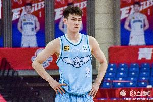 媒体人：王睿泽段昂君赵嘉义是国家集训队水平 有成为领袖的潜质