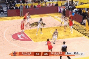 乾坤大挪移！雷琼·塔克冲击内线 空中拉杆大回环上篮打2+1