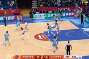 闪转腾挪！王睿泽转身抹过防守拉杆上篮打成2+1