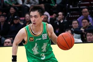 直播吧：赵继伟明日将复出！辽宁男篮主场对阵新疆男篮