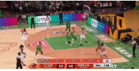 急眼了还！莫兰德大帽哈里斯 后者争球抱怨吃T
