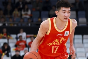 今儿手感也挺好！孙铭徽半场4中3&三分2中2拿到8分2板5助
