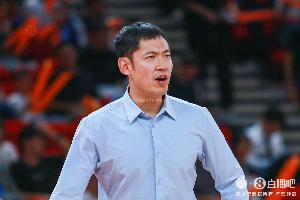 张庆鹏：第一节丢30分没有一次犯规 这是全明星级别防守 太软了