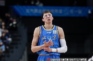直播吧：周琦眼伤还需要观察 但伤情比去年要轻