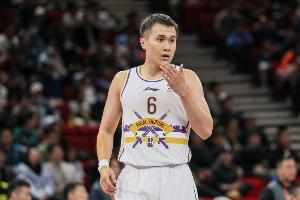 媒体人：北控没有精神领袖 张帆因何被雪藏 球队内部一定出了问题