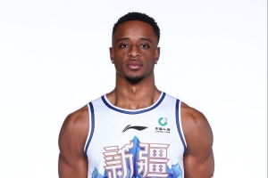 效率可以！纳托尔11中7拿到15分 哈里斯13中7贡献19分7板