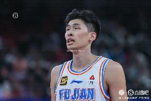 进攻就看你啦！邹阳半场8中4&三分6中2拿到全队最高13分